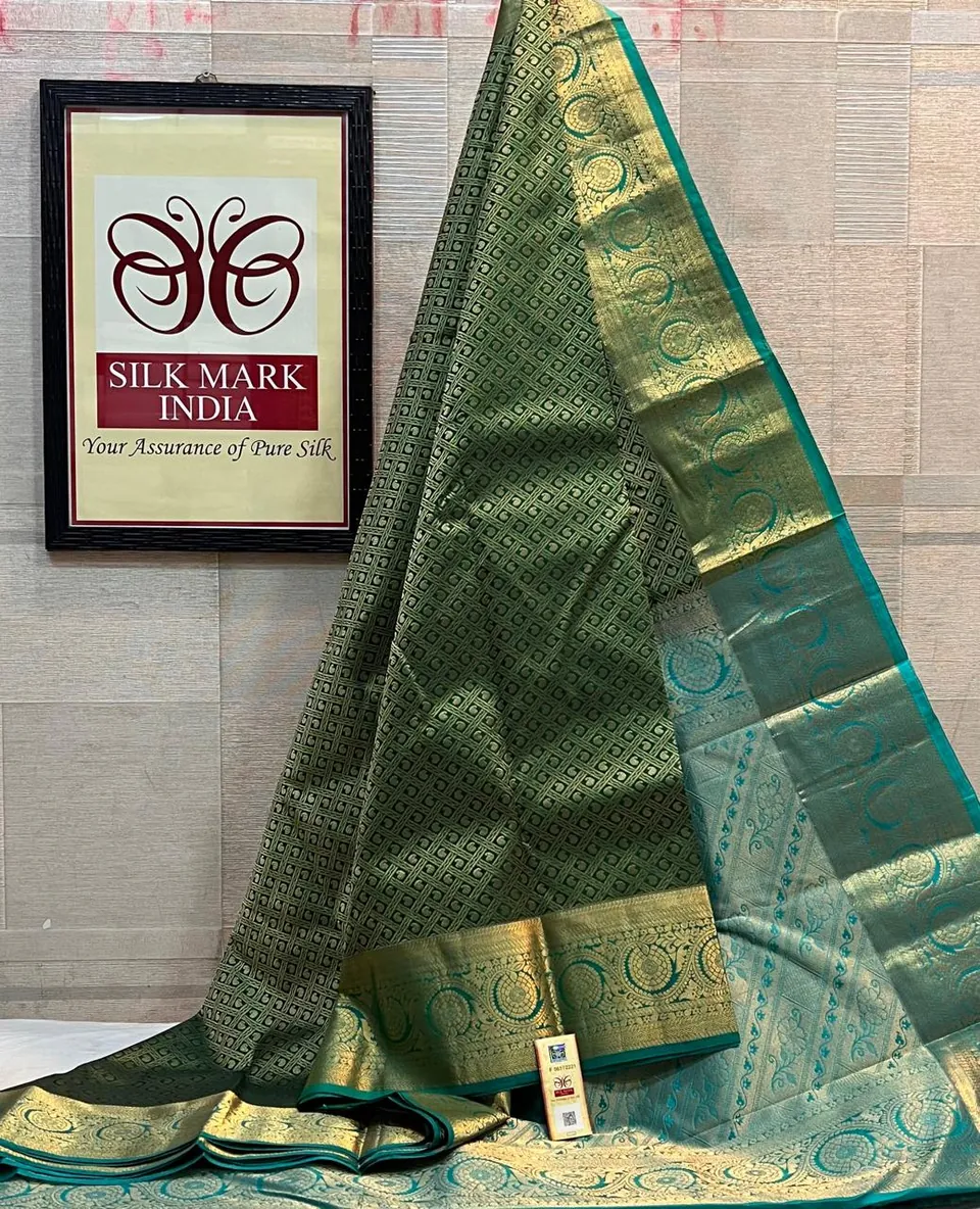 Bottle Green & Antique Gold kanchipuram pure silk saree